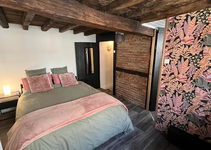 La Petite Maison De L\'Impasse